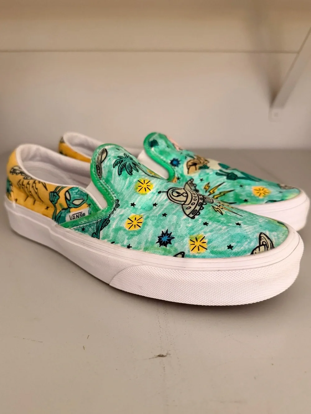 Vans Classic Slip - On Shoes Unidentified U-Paint Aliens UFOs Men 7 Women 8.5